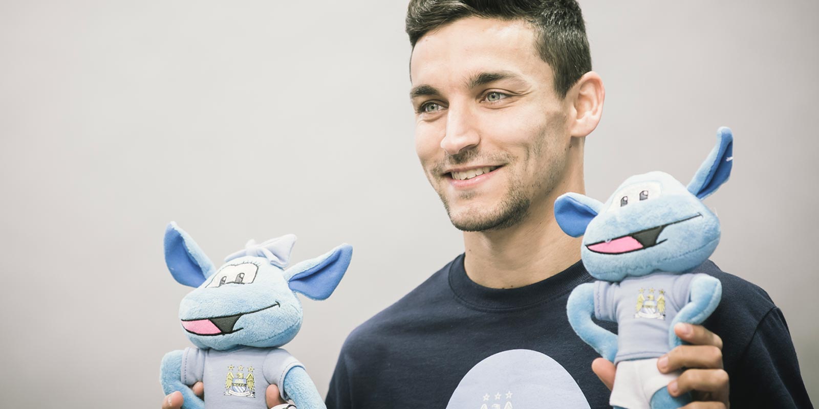 It was smiles all round with Jesús Navas at the photoshoot