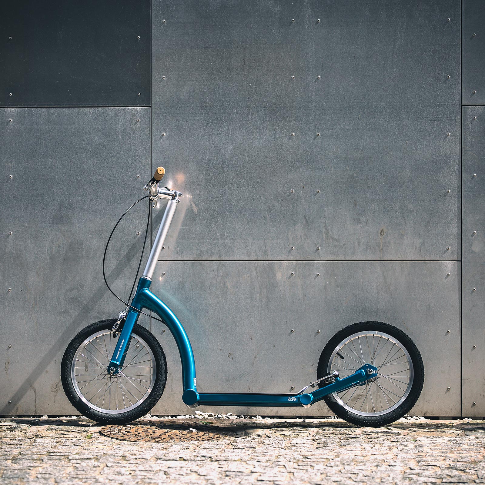 Product and pack photography with the SwiftyZERO - Dark Teal and Silver