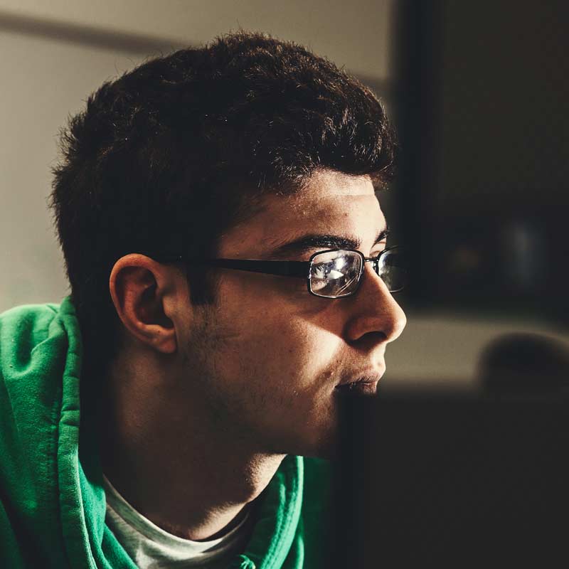 Student at QUB in an IT class